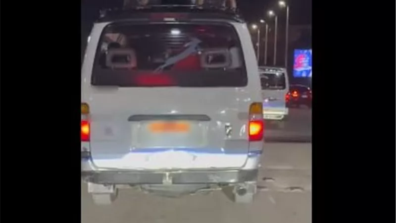 سمح للركاب بـ «التسيطح».. القبض على سائق ميكروباص بأسيوط