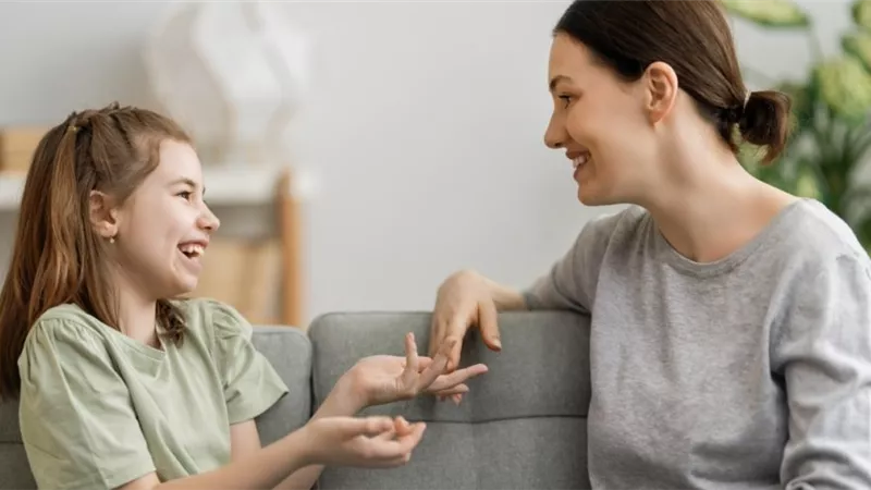 لا تفرض أحلامك على طفلك: اترك له حرية أن يكون نفسه