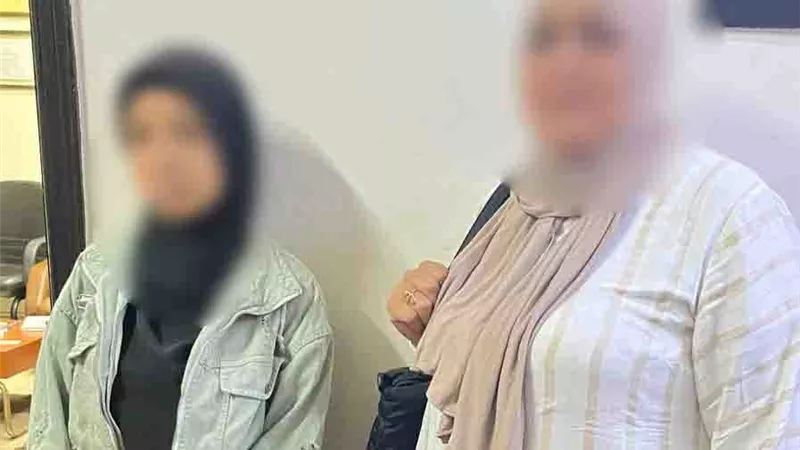 مشادة كلامية بين سيدتين داخل مترو الأنفاق بالقاهرة والأمن يضبطهما
