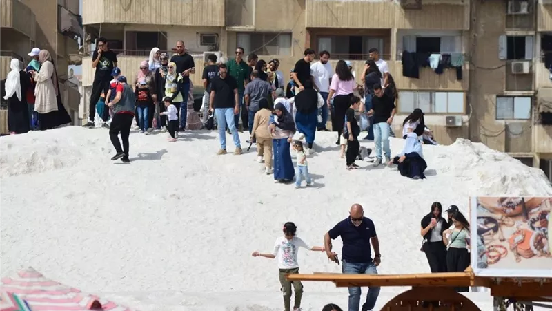 جبال الملح بـ بورفؤاد تستقبل آلاف الزوار في عطلة نهاية الأسبوع| صور