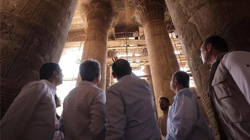 تعود لعصر المماليك.. وزير السياحة يتابع أعمال ترميم وكالة الجداوي