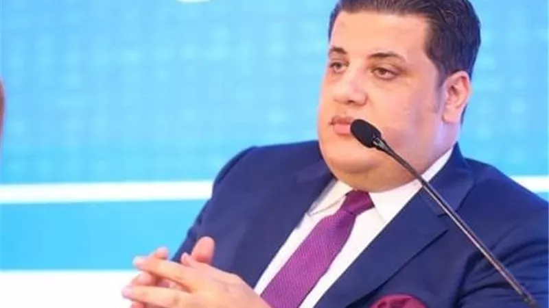 الناس بتموت بس هو مش متعاطف.. رئيس مجلس جمعية صناع الخير يطالب بتجاهل مأساة سكان طرح النهر (صور)