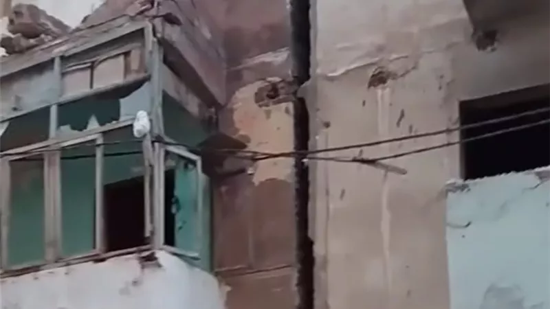 بعد مأساة غيط العنب.. ميل عقارين يثير الذعر في الإسكندرية ومناشدات بسرعة التدخل 
