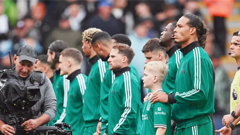ليفربول يواجه تحدٍ صعب الليلة أمام تشيلسي للعودة للانتصارات بالدوري الإنجليزي 