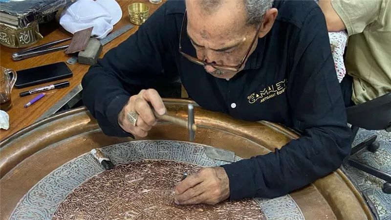 «الأيادي الشقيانة» من الفواخرية إلى الخيامية.. مبدعون ينتظرون «نظرة الدولة» لاستعادة مجدهم
