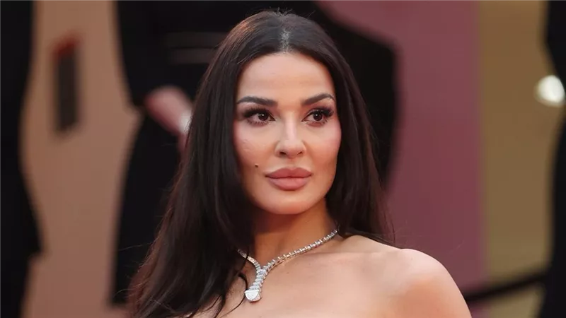 عمليات تجميل وسقوط على الأرض.. لماذا تصدرت نادين نسيب نجيم تريند جوجل؟
