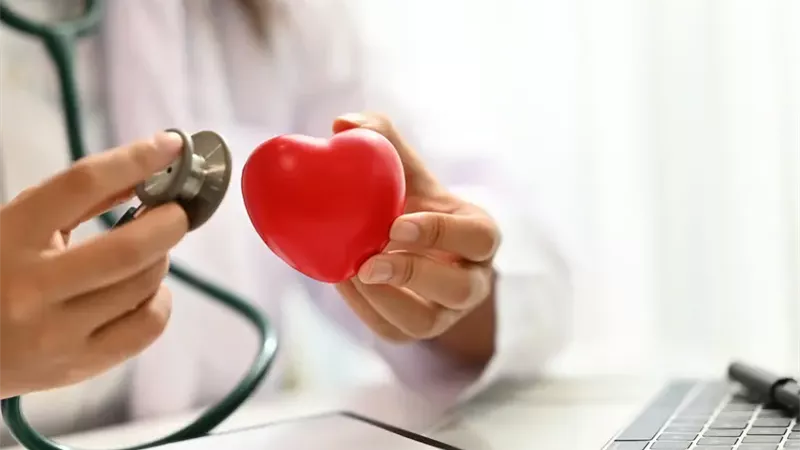 العواصف الشمسية.. خطر كوني يضاعف النوبات القلبية بين النساء