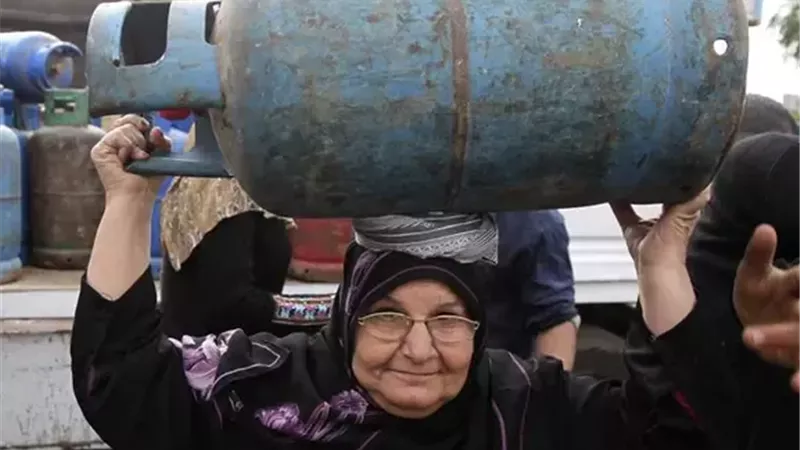 من 5 لـ225 جنيها.. أنبوبة البوتاجاز تصل حد الانفجار بعد 13 عاما من الزيادات