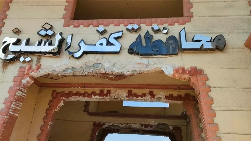 محافظ كفرالشيخ يوجّه بتشكيل لجنة لفحص بوابة المدخل الرئيسي بمحور 30 يونيو