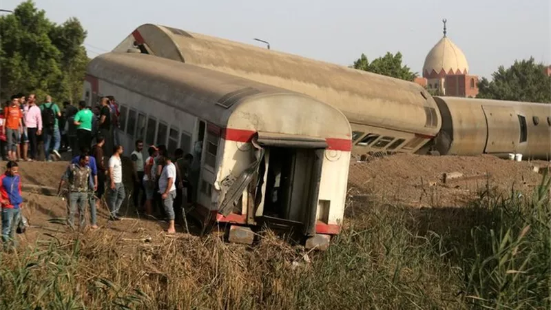 طريق النجاة.. «خط الشرق البديل» ينقذ رحلات المنصورة والزقازيق