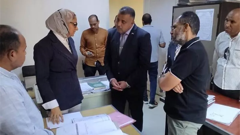 نائب محافظ الوادي الجديد تمنح موظفي المركز التكنولوجي بالخارجة مكافأة مالية فورية