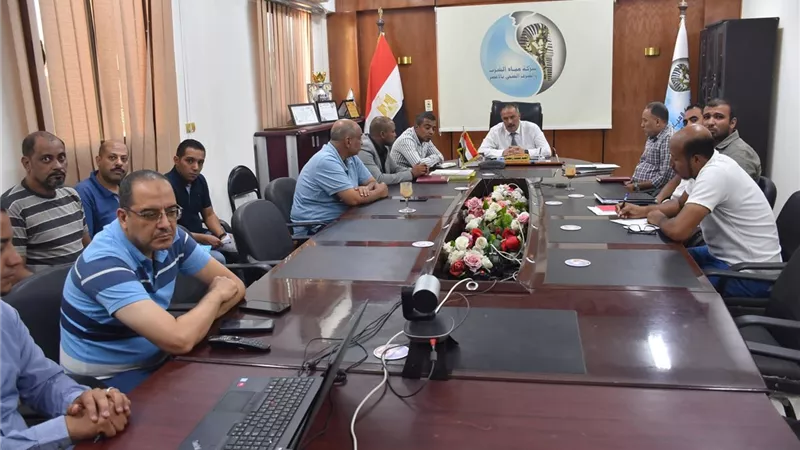 رئيس مياه الأقصر يعقد اجتماعًا موسعًا مع مديري الإدارات لبحث موقف المشروعات الجارية