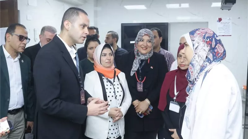 نائب وزير الصحة يتفقد مركز طب الأسرة بدمياط لمتابعة خدمة المرضي بالطورائ