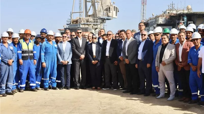 وزير الاستثمار ومحافظ السويس يتفقدان المنطقة الحرة بعتاقة والأدبية بالسويس الجديدة