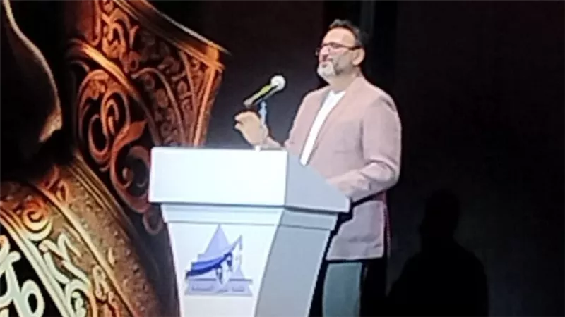 أكرم حسني يقدم حفل افتتاح مهرجان نقابة المهن التمثيلية للمسرح المصري