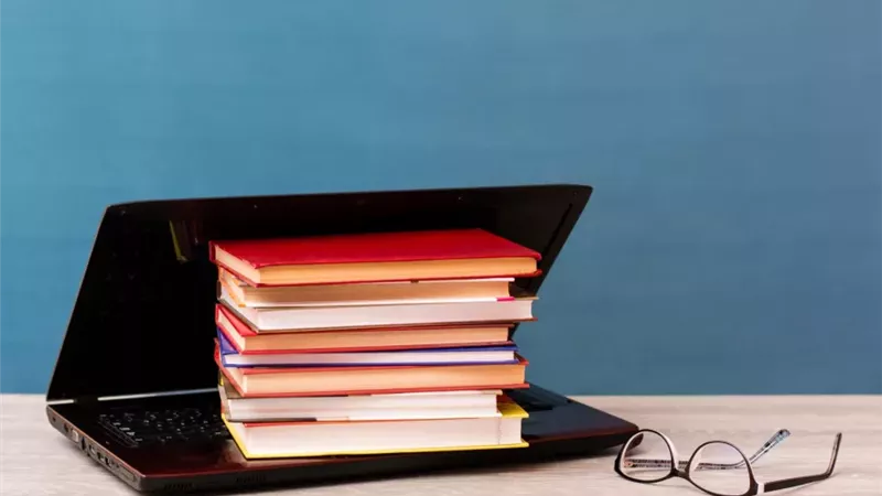 تراجع مبيعات الكتب الورقية وصعود الصوتية في المملكة المتحدة بنسبة 6%