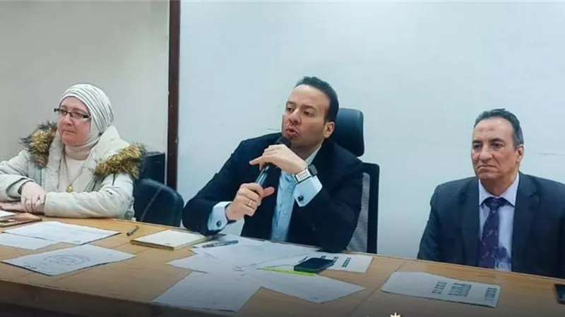 وكيل صحة البحيرة يترأس اجتماعًا بفريق إدارة تنمية الأسرة بالمديرية