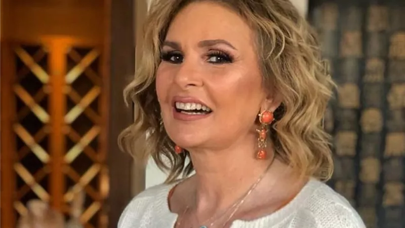 يوم ميلاد يسرا.. ثنائية صنعت 17 فيلماً مع الزعيم عادل إمام