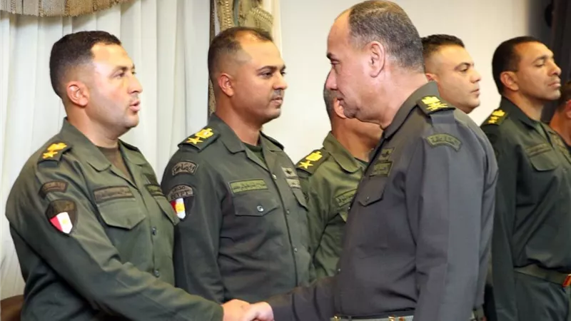 وزير الدفاع  يلتقى قادة الوحدات بالجيشين الثانى والثالث الميدانيين |شاهد