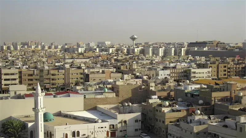 الدفاع المدني السعودي: سقوط طائرة مسيرة في حي 