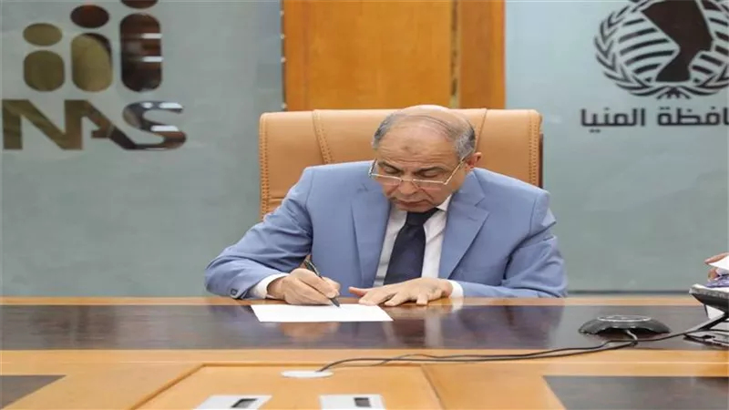 لضمان التزام السائقين.. محافظ المنيا يوجه رؤساء الأحياء بمتابعة المواقف 