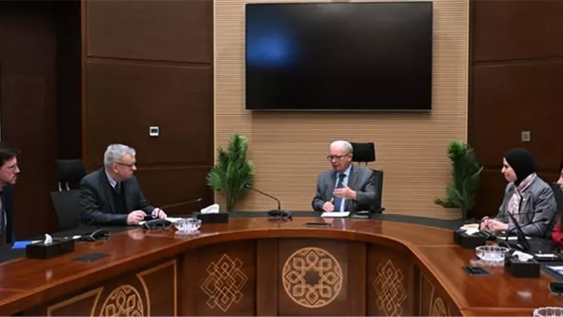 نائب رئيس الوزراء يبحث مع سفيري ألمانيا والهند تعزيز التعاون الاقتصادي