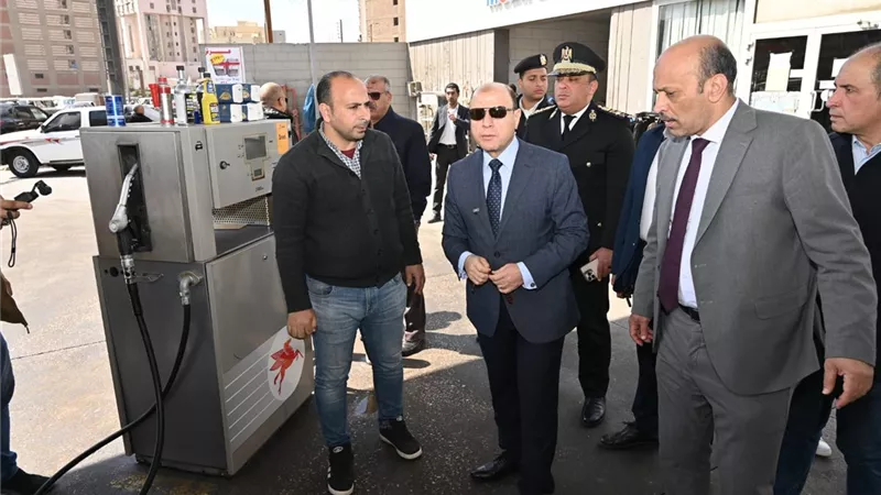 جولة مفاجئة لمحافظ الغربية بمحطات الوقود لمتابعة تطبيق التسعيرة الجديدة