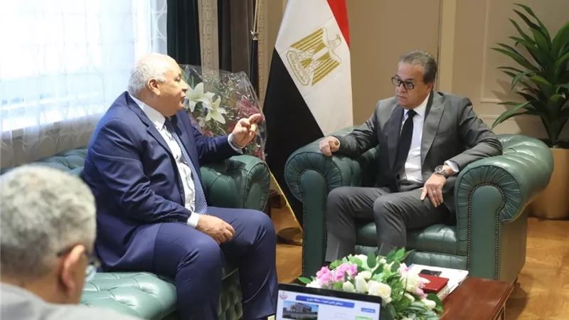 الصحة يستقبل محافظ مطروح لمتابعة إدراج دخول المحافظة في التأمين الشامل