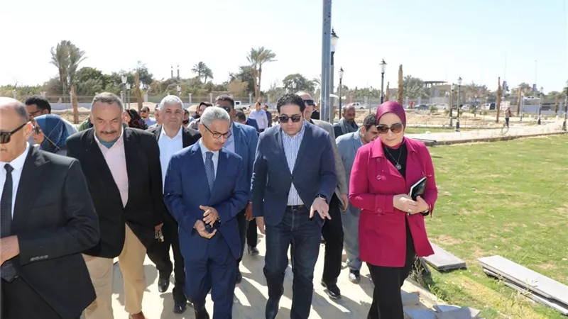 محافظ بني سويف يتابع مشروع المرسى السياحي شرق النيل