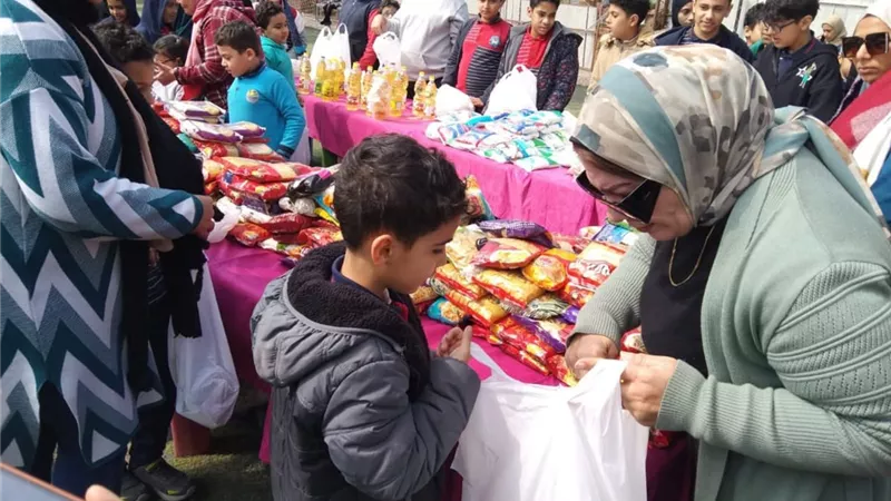 مبادرة إنسانية لطلاب مدارس الشبان العالمية ببنها لتجهيز سلال رمضان