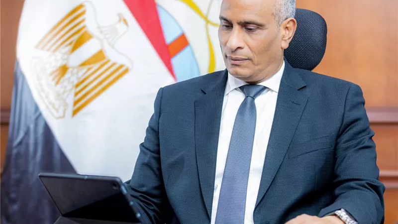 محافظ كفرالشيخ يعلن رفع درجة الاستعداد لمجابهة تداعيات التغيرات المناخية
