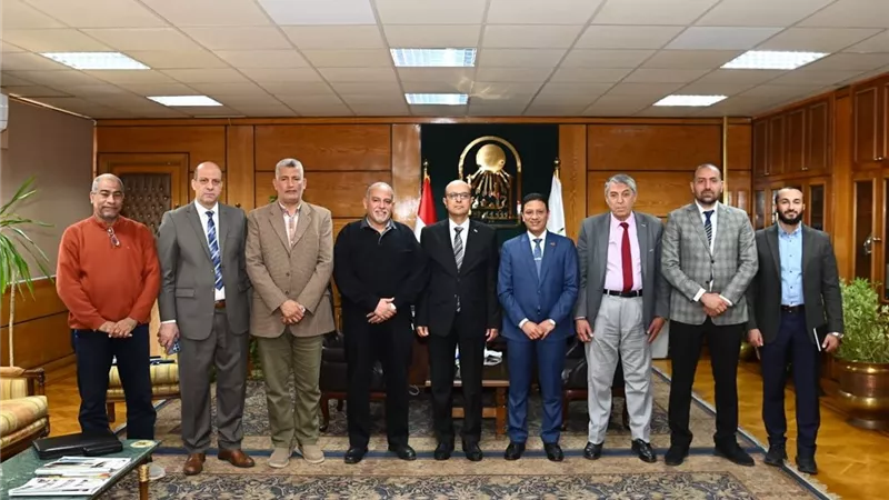 جامعة أسيوط تبحث مع العربية للتصنيع تسريع العمل بمعهد البيولوجيا الجزيئية