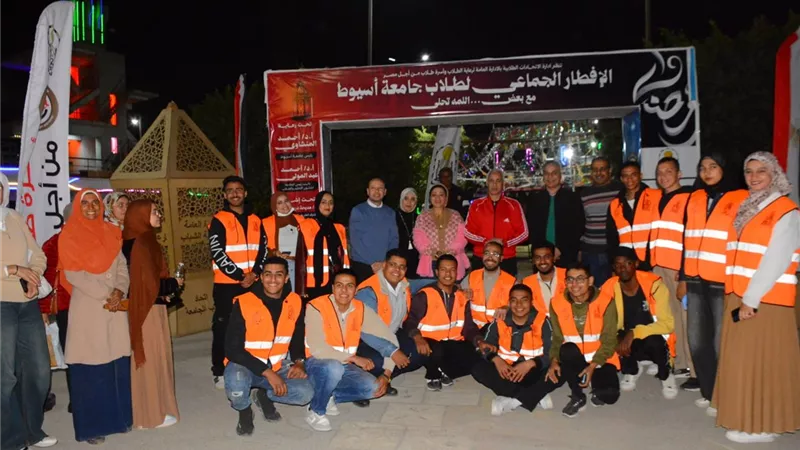 جامعة أسيوط تجمع كلياتها على مائدة واحدة في إفطارات 