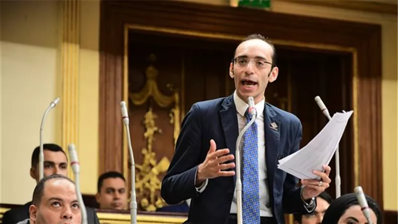 محمد عبدالعزيز: الحكومة أهدرت 50 مليار جنيه وترفع أسعار الوقود على المواطن