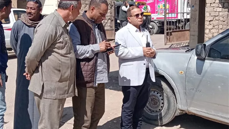 رئيس مدينة إسنا يتابع تطبيق تعريفة الركوب الجديدة بعد زيادة البنزين
