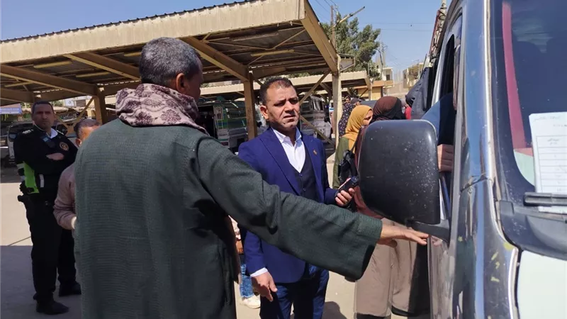 رئيس مدينة أرمنت يتابع تعريفة الركوب الجديدة ويطمئن على 