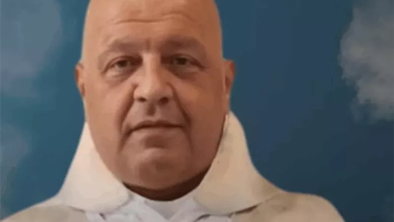 القصف لا يفرق بين الأديان.. إسرائيل تغتال كاهنا في لبنان 