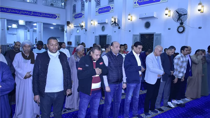 محافظ الأقصر يشارك في حفل ختم القرآن الكريم بمسجد النور بجزيرة الأقالتة