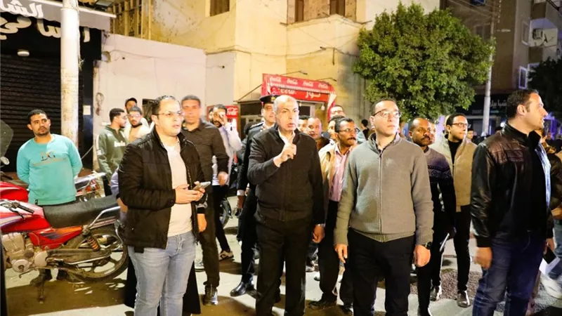 محافظ المنيا على رأس حملة لرفع الإشغالات بحي شمال