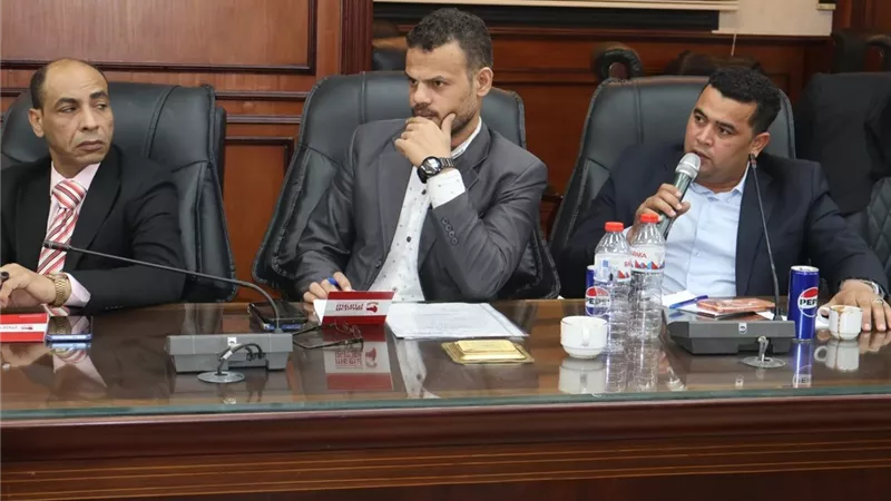 محافظ سوهاج يلتقي الصحفيين ويؤكد الاعلام نبض الشارع 