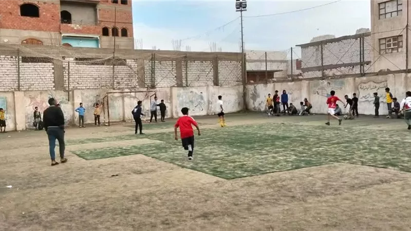 بين الملاعب وحلقات الذكر.. 