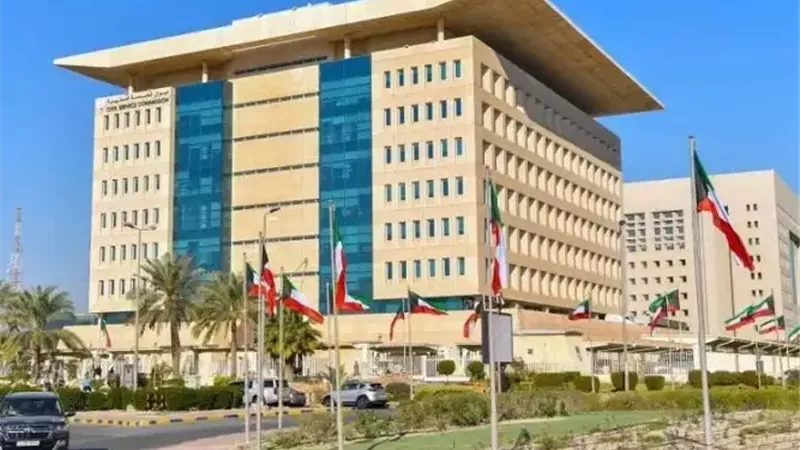 الكويت تخفض حضور الموظفين إلى 30% بسبب صواريخ إيران