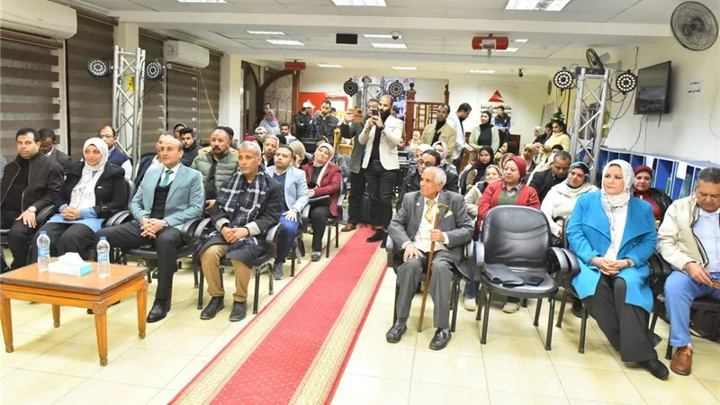 محافظ أسيوط يشهد العرض الختامي لمسرحية 