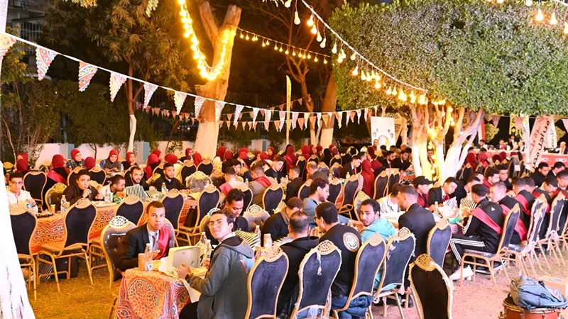 رئيس جامعة أسيوط يشارك أسرة 