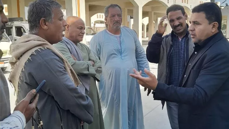 رئيس مدينة القرنة يتابع المواقف ومحطات الوقود وحملات النظافة