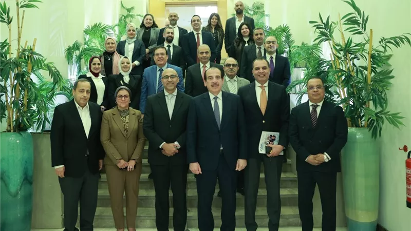 الصحة تناقش عروض من شركات عالمية لتوطين لقاح الإنفلونزا الموسمية