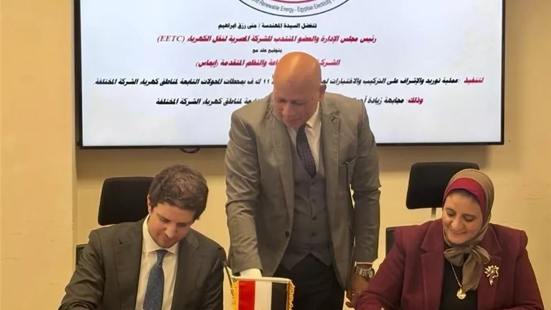 المصرية لنقل الكهرباء توقع عقدا لتوريد 24 موزع جهد 11 ك.ف