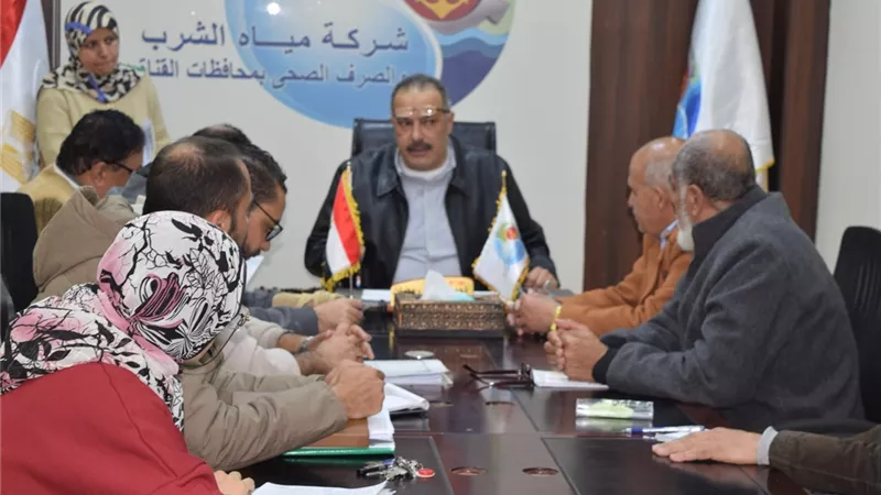 رئيس مياه القناة يتابع معدلات تنفيذ المشروعات ويؤكد سرعة الانتهاء 