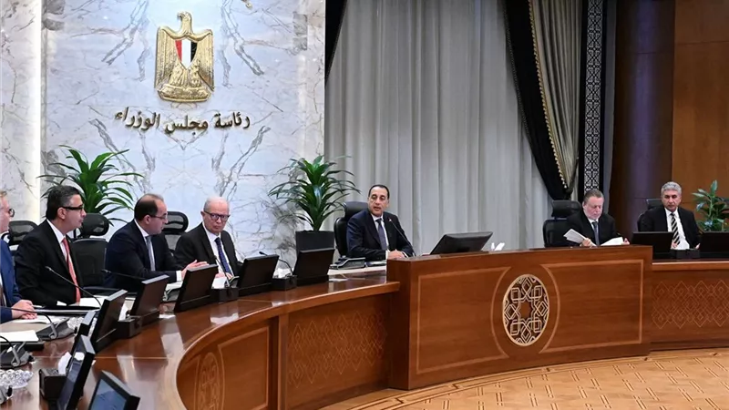 رئيس الوزراء يترأس اجتماع لجنة إدارة الأزمات لمتابعة تداعيات التصعيد 