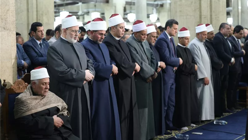 ليلة 22 رمضان.. آلاف المصلين يؤدون التراويح بالقراءات في الجامع الأزهر